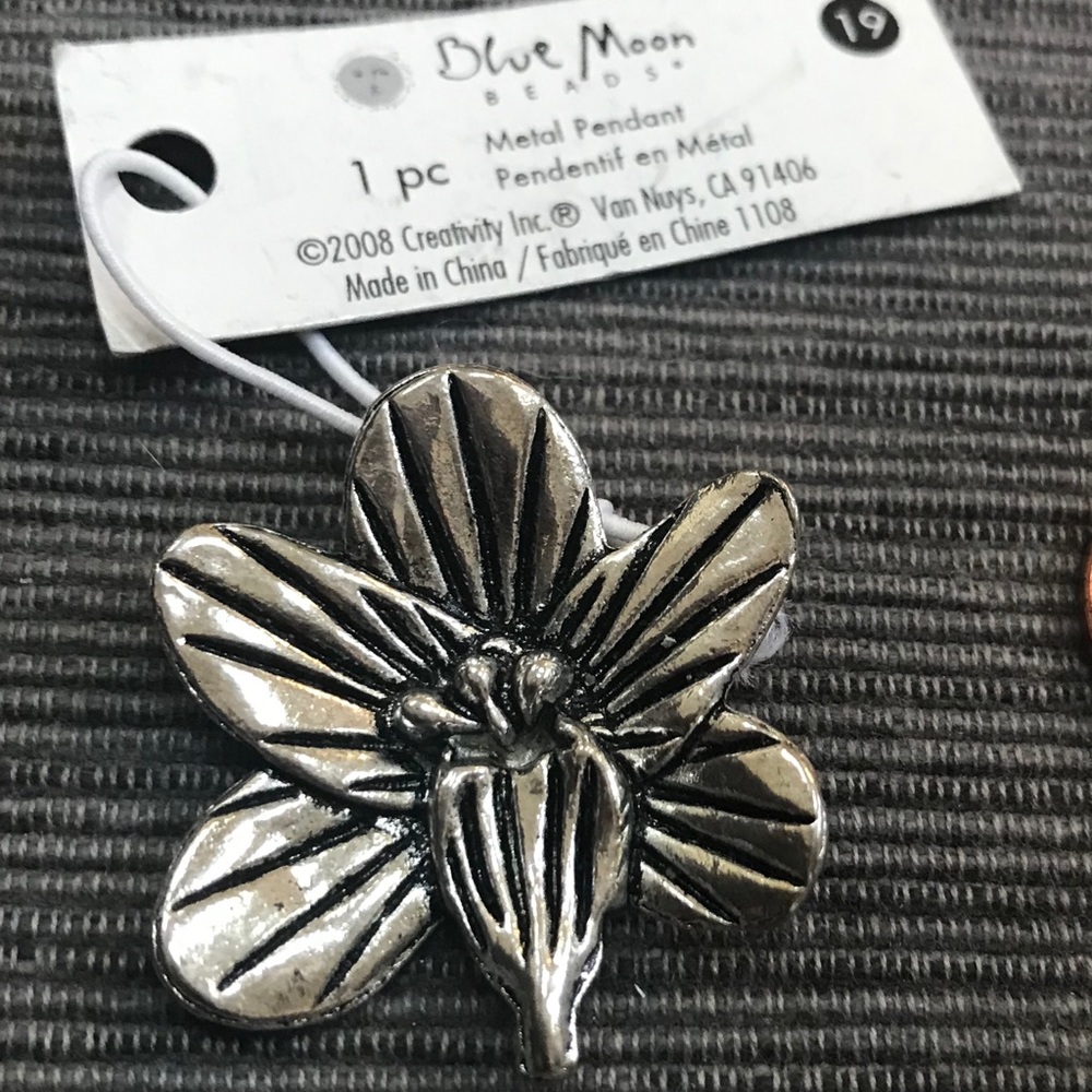 RARE TROPICAL FLOWER CHARM, Pendant Statement HUGE